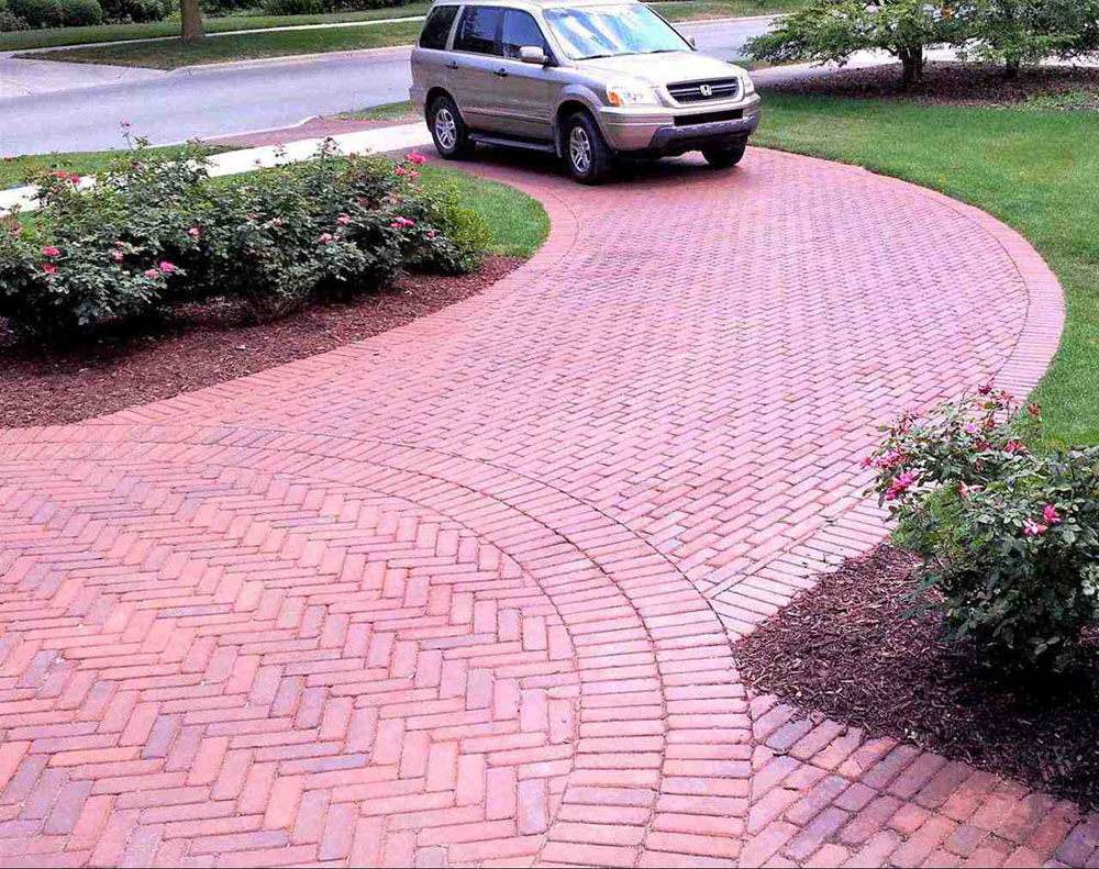 Why Choose Interlocking Pavers for Your Driveway or Walkway?