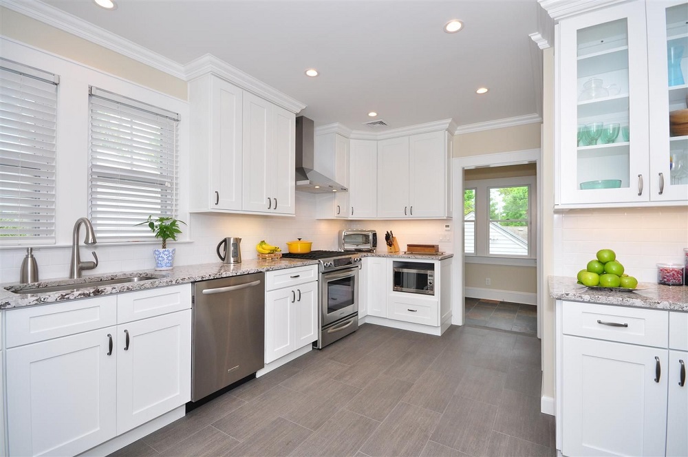 k13-1 White kitchen cabinets ideas that you could try when remodeling