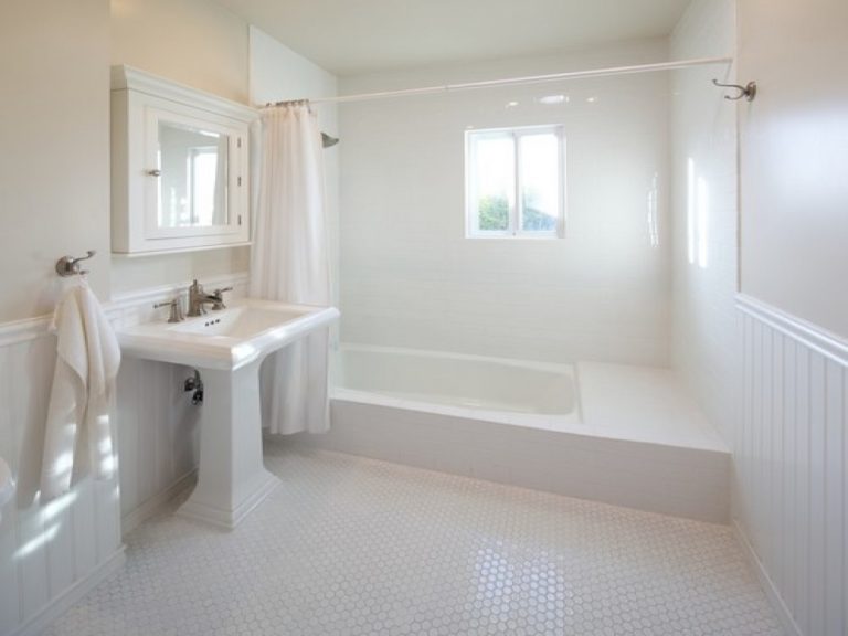 How you can take full advantage of these wainscoting bathroom ideas